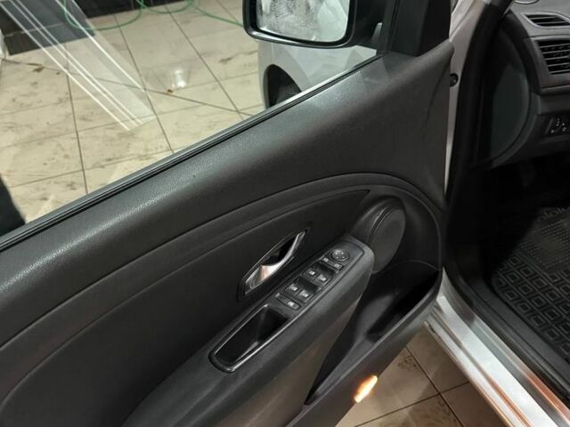 Рено Меган 2011 в Лозовой на Automoto.ua Серый Рено Меган, объемом двигателя 0 л и пробегом 277 тыс. км за 5500 $, фото 6 на Automoto.ua