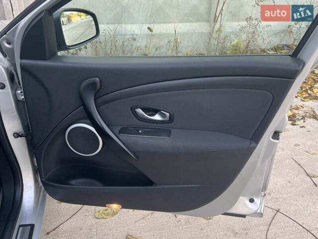 Серый Рено Меган, объемом двигателя 1.46 л и пробегом 274 тыс. км за 6300 $, фото 39 на Automoto.ua