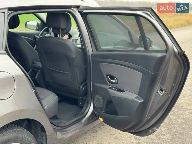 Сірий Рено Меган, об'ємом двигуна 1.46 л та пробігом 270 тис. км за 7800 $, фото 17 на Automoto.ua