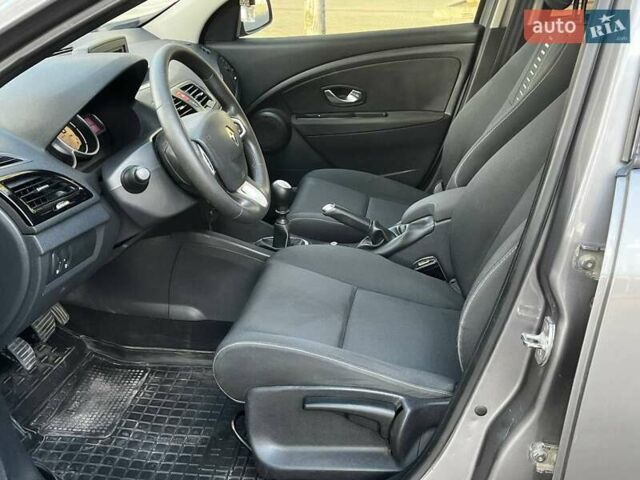 Рено Меган 2011 у Дніпро (Дніпропетровську) на Automoto.ua Сірий Рено Меган, об'ємом двигуна 1.46 л та пробігом 237 тис. км за 7500 $, фото 8 на Automoto.ua