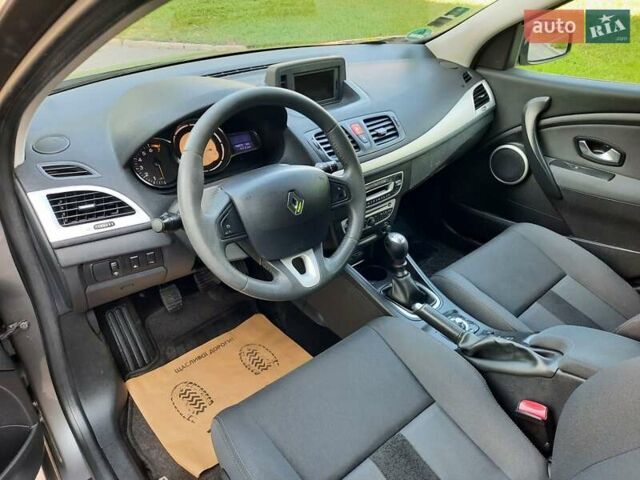 Серый Рено Меган, объемом двигателя 1.6 л и пробегом 194 тыс. км за 8100 $, фото 68 на Automoto.ua