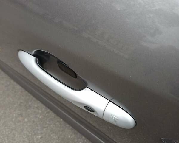 Серый Рено Меган, объемом двигателя 1.5 л и пробегом 285 тыс. км за 7000 $, фото 4 на Automoto.ua