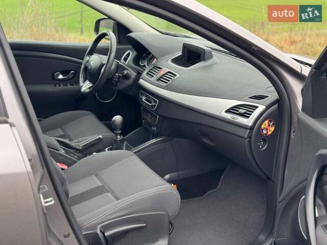 Сірий Рено Меган, об'ємом двигуна 1.46 л та пробігом 270 тис. км за 7800 $, фото 23 на Automoto.ua