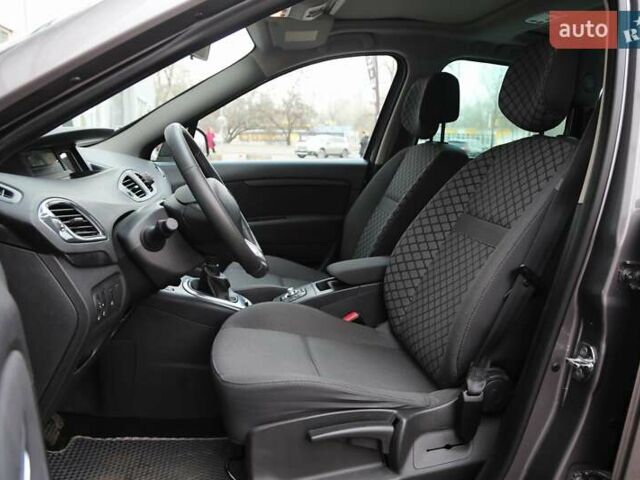 Серый Рено Меган, объемом двигателя 1.46 л и пробегом 176 тыс. км за 8300 $, фото 7 на Automoto.ua