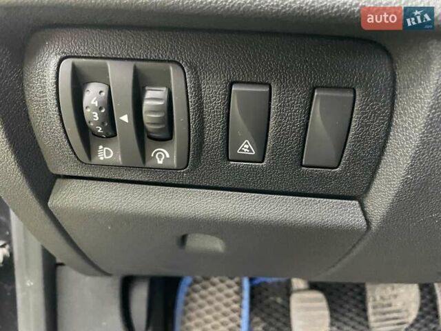 Серый Рено Меган, объемом двигателя 1.46 л и пробегом 241 тыс. км за 7500 $, фото 14 на Automoto.ua