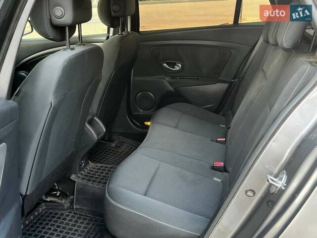 Рено Меган 2011 у Дніпро (Дніпропетровську) на Automoto.ua Сірий Рено Меган, об'ємом двигуна 1.46 л та пробігом 237 тис. км за 7500 $, фото 9 на Automoto.ua
