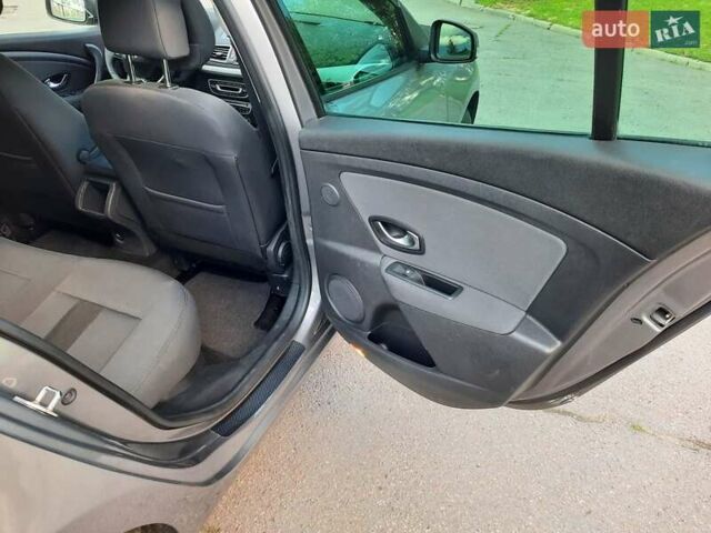 Серый Рено Меган, объемом двигателя 1.6 л и пробегом 194 тыс. км за 8100 $, фото 99 на Automoto.ua