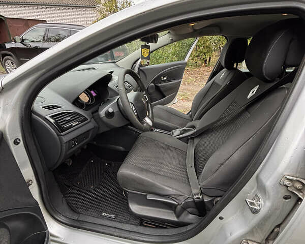 Рено Меган 2011 у Мироновке на Automoto.ua Сірий Рено Меган, об'ємом двигуна 1.46 л та пробігом 316 тис. км за 6600 $, фото 13 на Automoto.ua