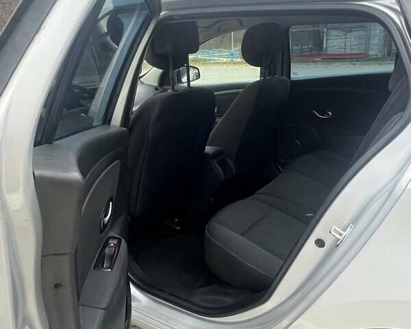 Серый Рено Меган, объемом двигателя 1.46 л и пробегом 232 тыс. км за 6900 $, фото 12 на Automoto.ua