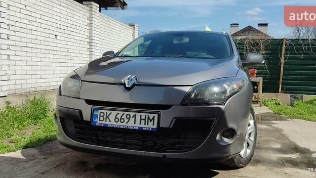 Серый Рено Меган, объемом двигателя 1.5 л и пробегом 221 тыс. км за 7500 $, фото 3 на Automoto.ua