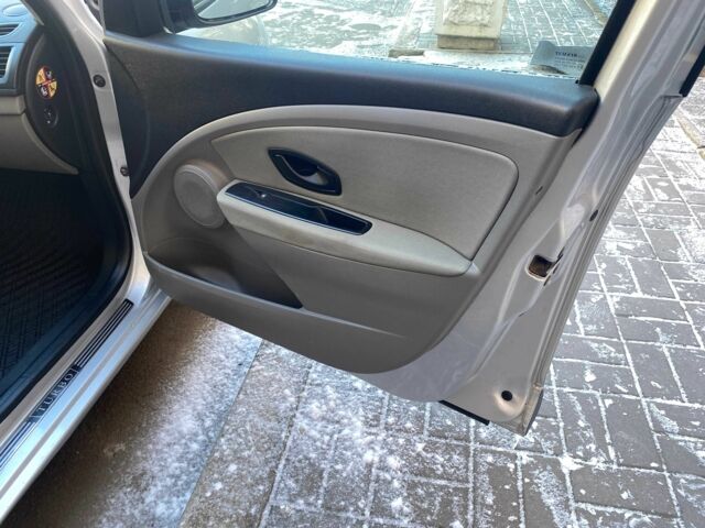 Серый Рено Меган, объемом двигателя 1.5 л и пробегом 260 тыс. км за 6999 $, фото 16 на Automoto.ua