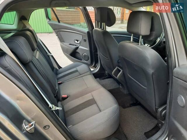 Серый Рено Меган, объемом двигателя 1.6 л и пробегом 194 тыс. км за 8100 $, фото 101 на Automoto.ua