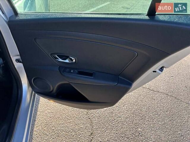 Серый Рено Меган, объемом двигателя 1.5 л и пробегом 249 тыс. км за 9400 $, фото 51 на Automoto.ua