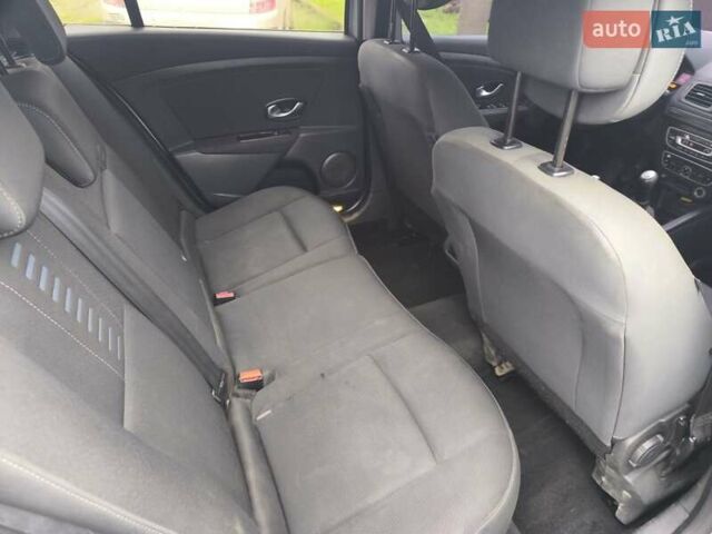 Сірий Рено Меган, об'ємом двигуна 1.46 л та пробігом 246 тис. км за 5300 $, фото 5 на Automoto.ua