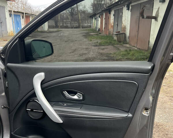 Сірий Рено Меган, об'ємом двигуна 1.46 л та пробігом 237 тис. км за 6550 $, фото 60 на Automoto.ua