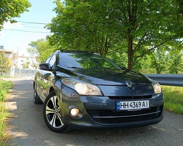 Серый Рено Меган, объемом двигателя 1.46 л и пробегом 300 тыс. км за 7699 $, фото 16 на Automoto.ua