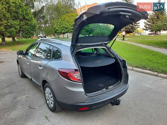 Серый Рено Меган, объемом двигателя 1.6 л и пробегом 194 тыс. км за 8100 $, фото 92 на Automoto.ua