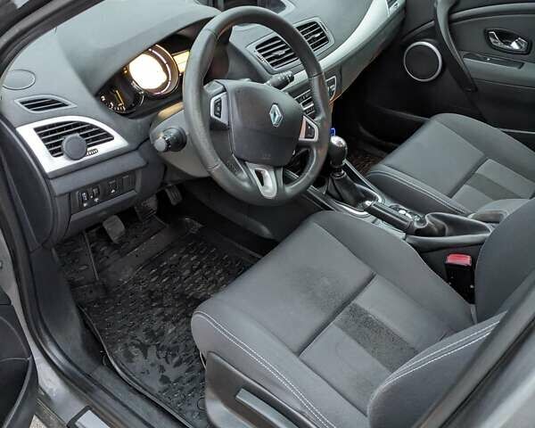 Сірий Рено Меган, об'ємом двигуна 1.87 л та пробігом 193 тис. км за 8400 $, фото 6 на Automoto.ua