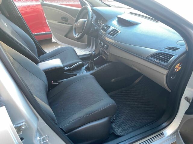 Серый Рено Меган, объемом двигателя 1.5 л и пробегом 260 тыс. км за 6999 $, фото 14 на Automoto.ua