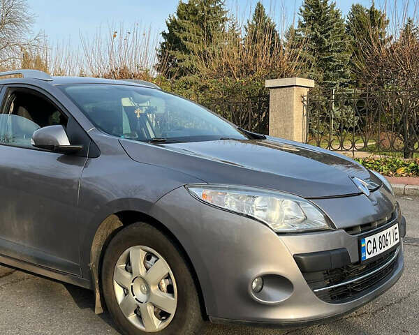 Серый Рено Меган, объемом двигателя 1.46 л и пробегом 203 тыс. км за 7400 $, фото 1 на Automoto.ua