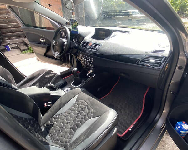 Серый Рено Меган, объемом двигателя 1.46 л и пробегом 294 тыс. км за 8250 $, фото 8 на Automoto.ua