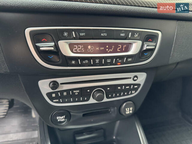 Сірий Рено Меган, об'ємом двигуна 1.5 л та пробігом 218 тис. км за 7200 $, фото 47 на Automoto.ua