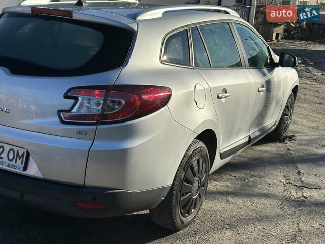 Серый Рено Меган, объемом двигателя 1.46 л и пробегом 203 тыс. км за 6700 $, фото 3 на Automoto.ua