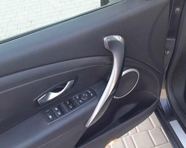 Серый Рено Меган, объемом двигателя 1.46 л и пробегом 253 тыс. км за 6900 $, фото 7 на Automoto.ua