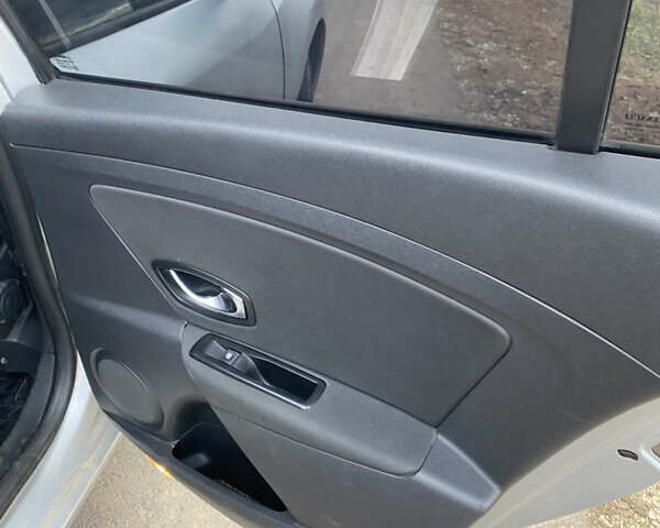 Серый Рено Меган, объемом двигателя 1.5 л и пробегом 200 тыс. км за 4999 $, фото 23 на Automoto.ua