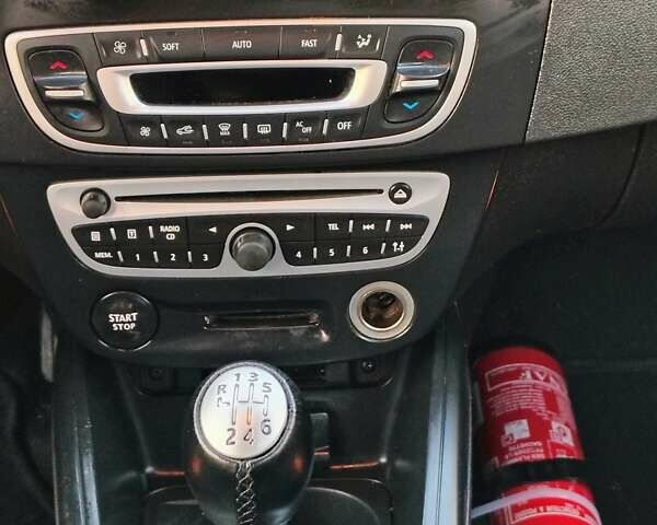 Сірий Рено Меган, об'ємом двигуна 1.46 л та пробігом 283 тис. км за 7700 $, фото 10 на Automoto.ua