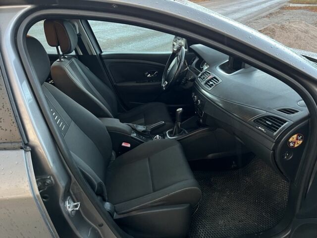 Серый Рено Меган, объемом двигателя 1.5 л и пробегом 200 тыс. км за 5650 $, фото 5 на Automoto.ua