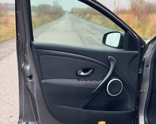 Сірий Рено Меган, об'ємом двигуна 1.46 л та пробігом 270 тис. км за 7800 $, фото 10 на Automoto.ua