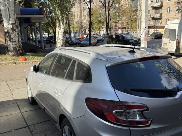 Рено Меган 2011 в Кривом Роге на Automoto.ua Серый Рено Меган, объемом двигателя 1.9 л и пробегом 180 тыс. км за 6350 $, фото 3 на Automoto.ua