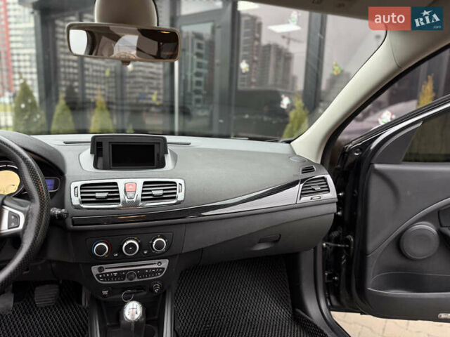 Сірий Рено Меган, об'ємом двигуна 1.46 л та пробігом 320 тис. км за 5500 $, фото 20 на Automoto.ua