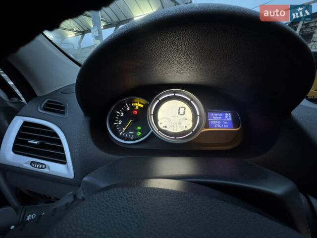 Серый Рено Меган, объемом двигателя 1.5 л и пробегом 208 тыс. км за 6300 $, фото 9 на Automoto.ua