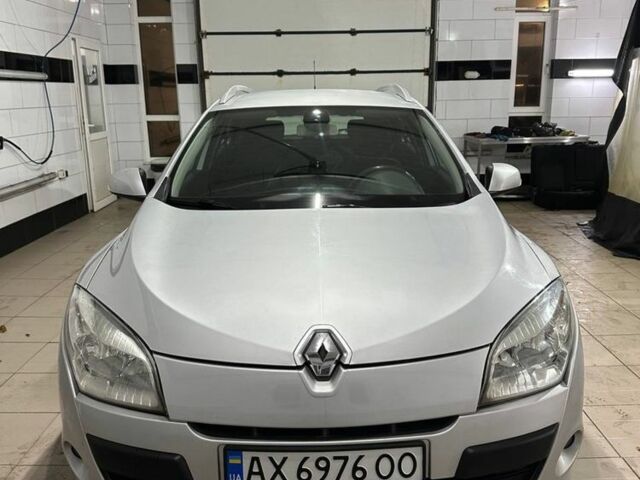 Рено Меган 2011 в Лозовой на Automoto.ua Серый Рено Меган, объемом двигателя 0 л и пробегом 277 тыс. км за 5500 $, фото 4 на Automoto.ua