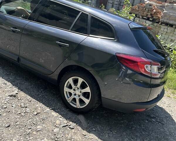 Сірий Рено Меган, об'ємом двигуна 1.46 л та пробігом 300 тис. км за 6600 $, фото 2 на Automoto.ua