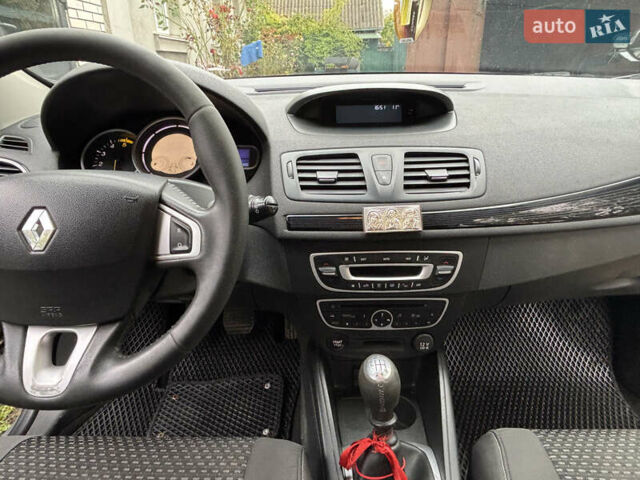 Рено Меган 2011 у Мироновке на Automoto.ua Сірий Рено Меган, об'ємом двигуна 1.46 л та пробігом 316 тис. км за 6600 $, фото 9 на Automoto.ua