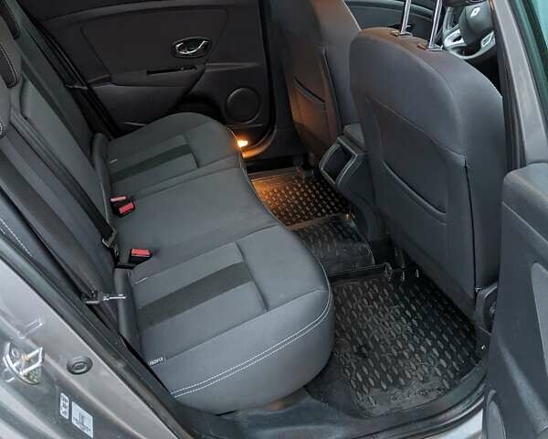 Сірий Рено Меган, об'ємом двигуна 1.87 л та пробігом 193 тис. км за 8400 $, фото 12 на Automoto.ua