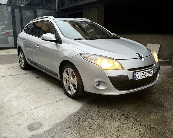 Серый Рено Меган, объемом двигателя 1.9 л и пробегом 213 тыс. км за 7700 $, фото 1 на Automoto.ua