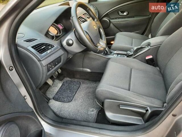 Серый Рено Меган, объемом двигателя 1.6 л и пробегом 201 тыс. км за 7700 $, фото 30 на Automoto.ua