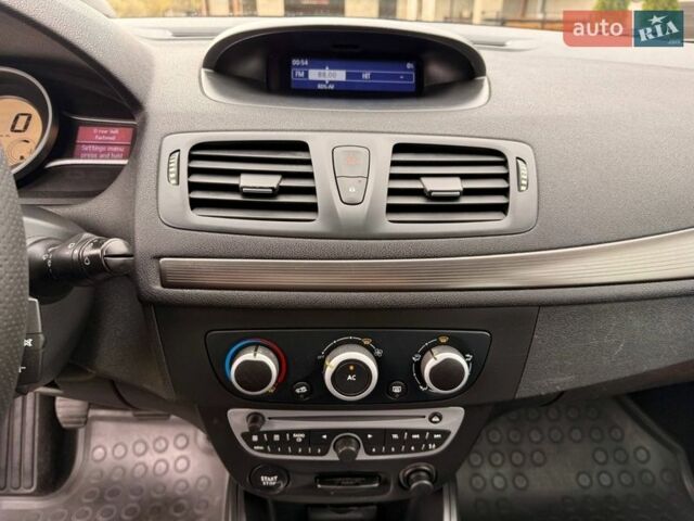 Серый Рено Меган, объемом двигателя 1.5 л и пробегом 208 тыс. км за 7299 $, фото 60 на Automoto.ua