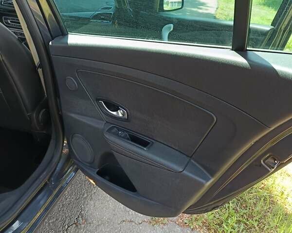 Серый Рено Меган, объемом двигателя 1.46 л и пробегом 300 тыс. км за 7699 $, фото 39 на Automoto.ua