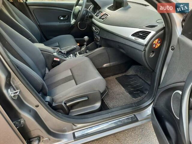 Серый Рено Меган, объемом двигателя 1.6 л и пробегом 194 тыс. км за 8100 $, фото 106 на Automoto.ua