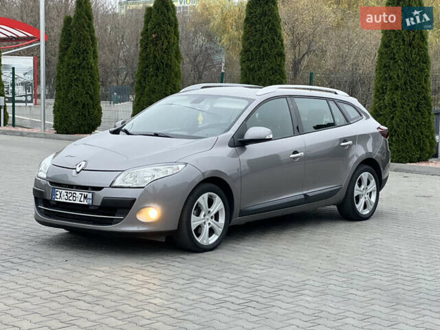 Серый Рено Меган, объемом двигателя 1.46 л и пробегом 220 тыс. км за 7900 $, фото 2 на Automoto.ua