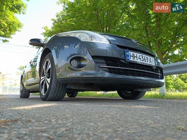 Серый Рено Меган, объемом двигателя 1.46 л и пробегом 300 тыс. км за 7699 $, фото 19 на Automoto.ua