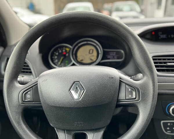 Серый Рено Меган, объемом двигателя 1.6 л и пробегом 150 тыс. км за 7500 $, фото 12 на Automoto.ua