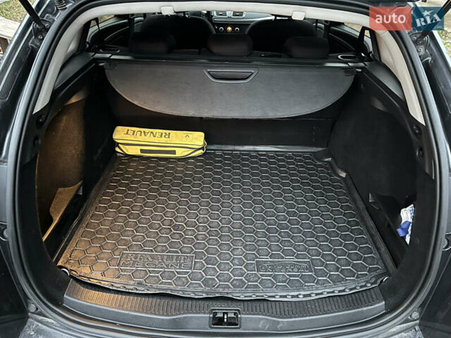 Серый Рено Меган, объемом двигателя 1.46 л и пробегом 266 тыс. км за 6800 $, фото 11 на Automoto.ua