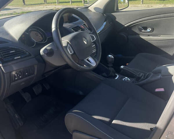 Сірий Рено Меган, об'ємом двигуна 1.5 л та пробігом 184 тис. км за 7100 $, фото 12 на Automoto.ua