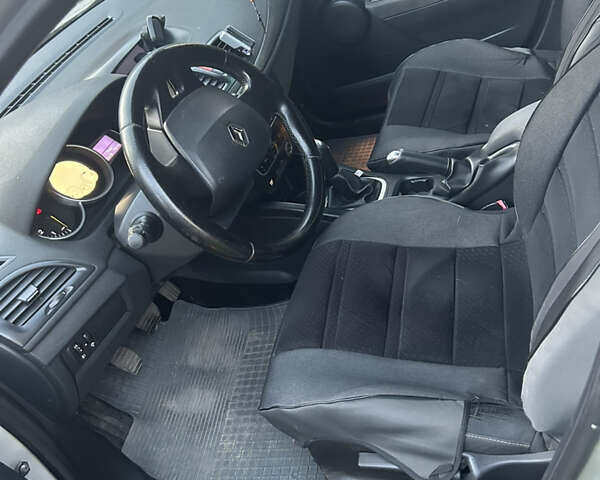 Серый Рено Меган, объемом двигателя 1.46 л и пробегом 263 тыс. км за 6800 $, фото 2 на Automoto.ua